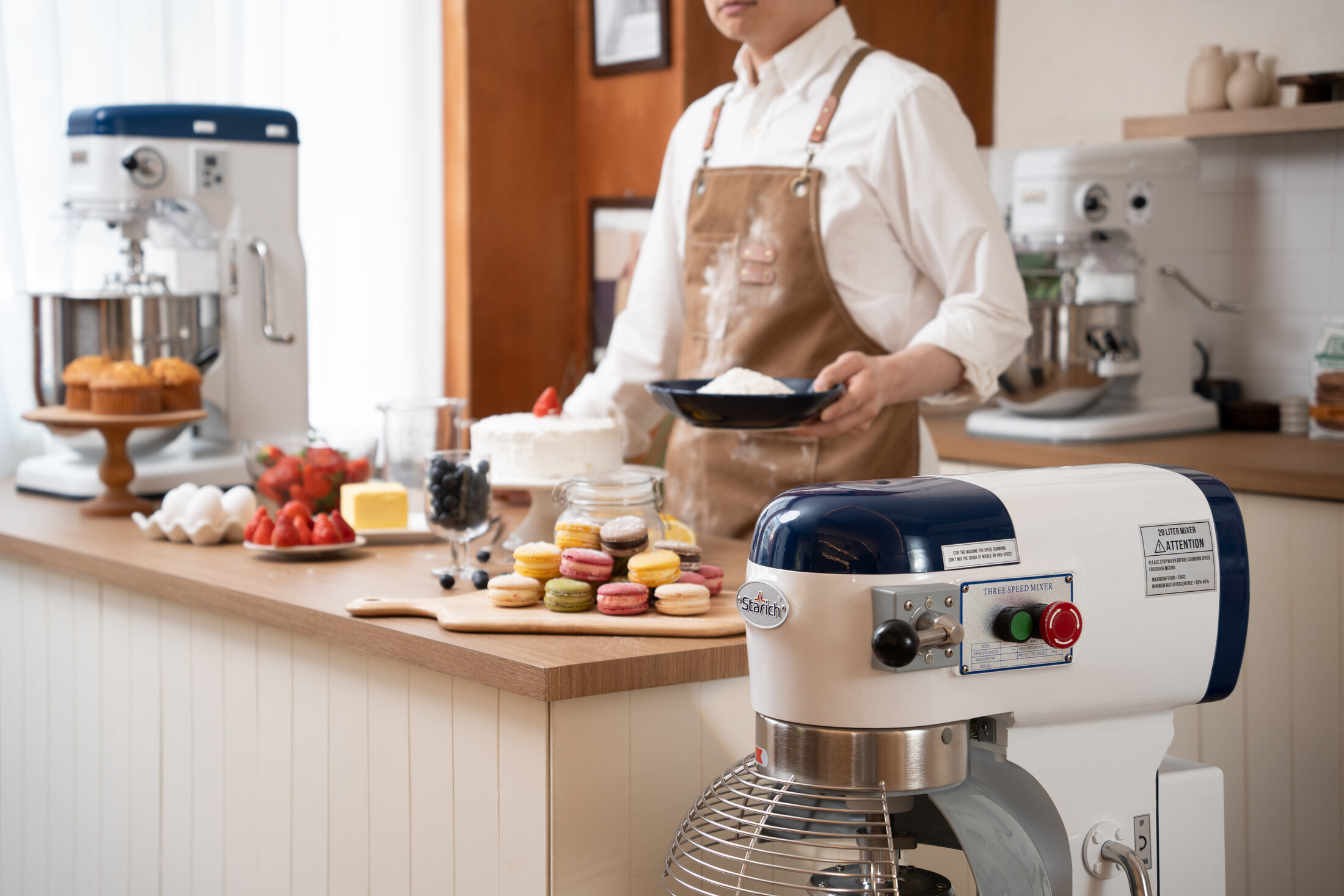 STARICH 스탠드 믹서가 놓인 베이킹 작업 공간